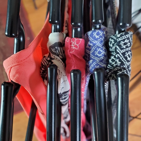 SOLD.  Ladies sleeveless 👚 Blouse - Picture 5 of 5